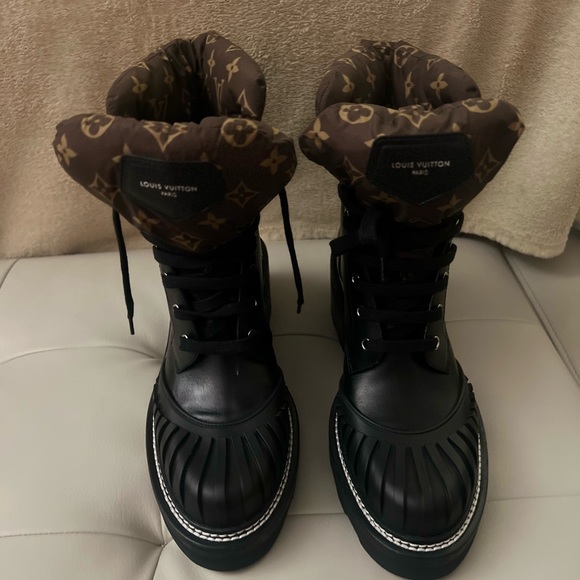 Louis Vuitton boots - Picture 8 of 11